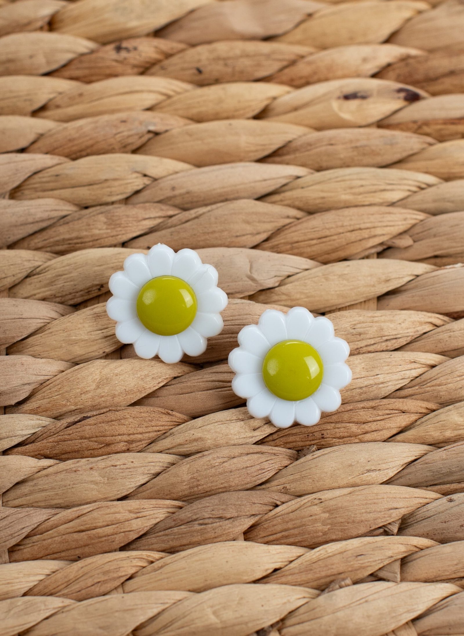 LIME DAISY  EARRINGS