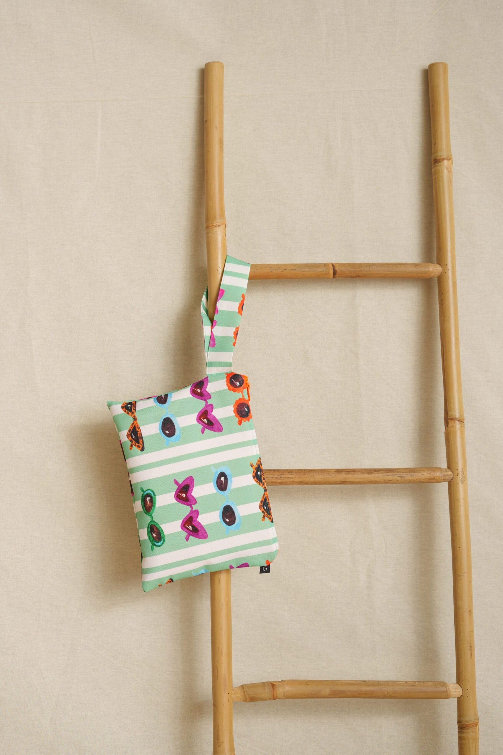 Retroholic Menta Zipper Bag