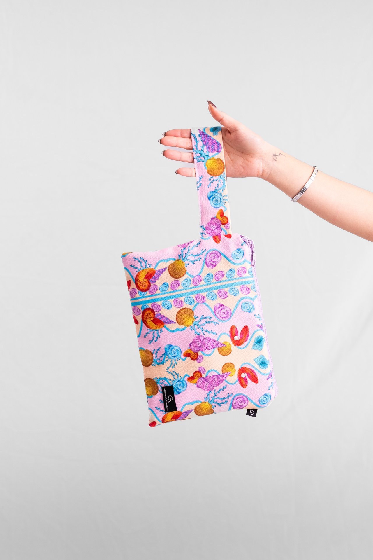 Clam Shell Zipper Bag