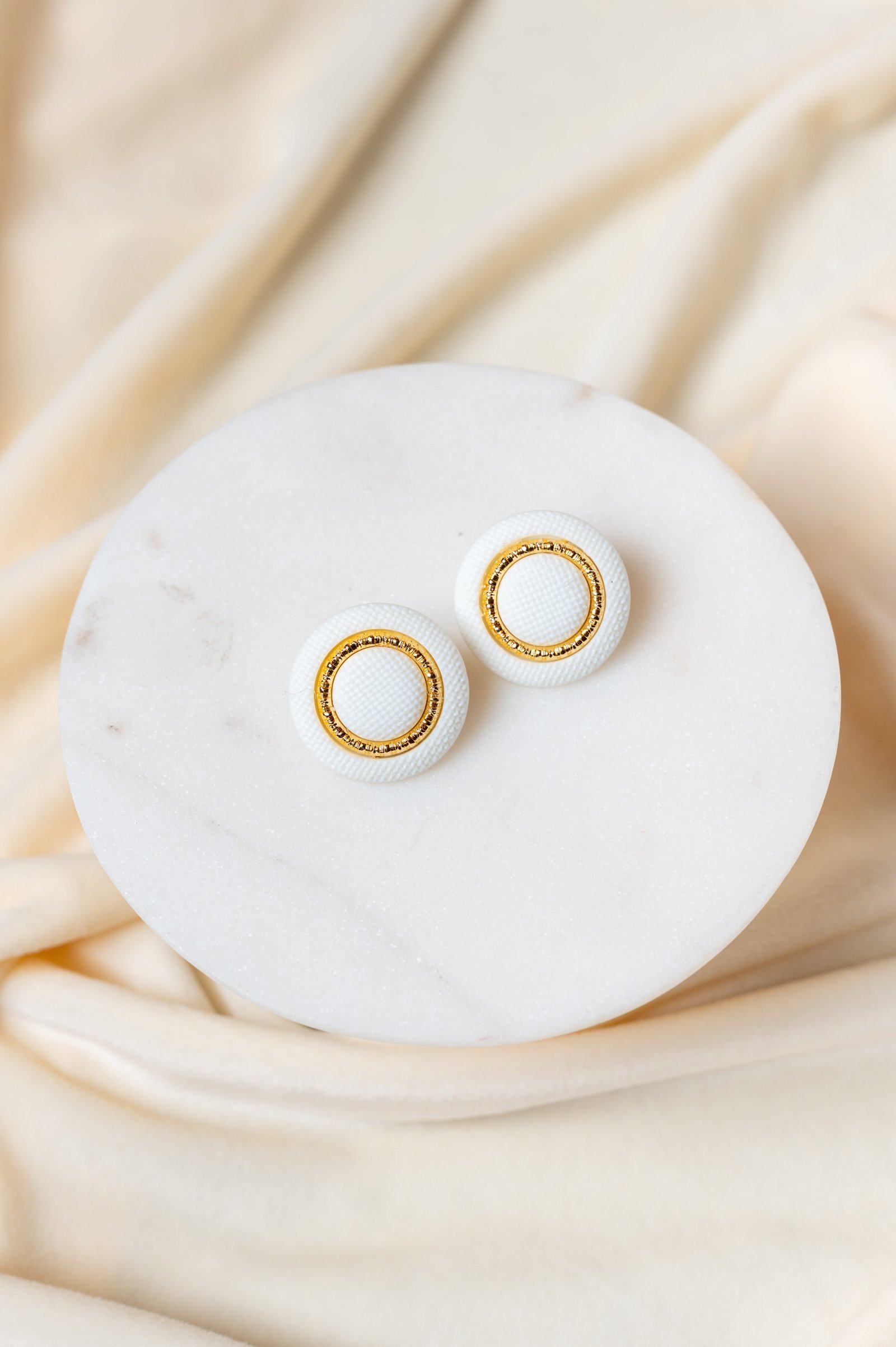 ELLEGANT WHITE EARRINGS