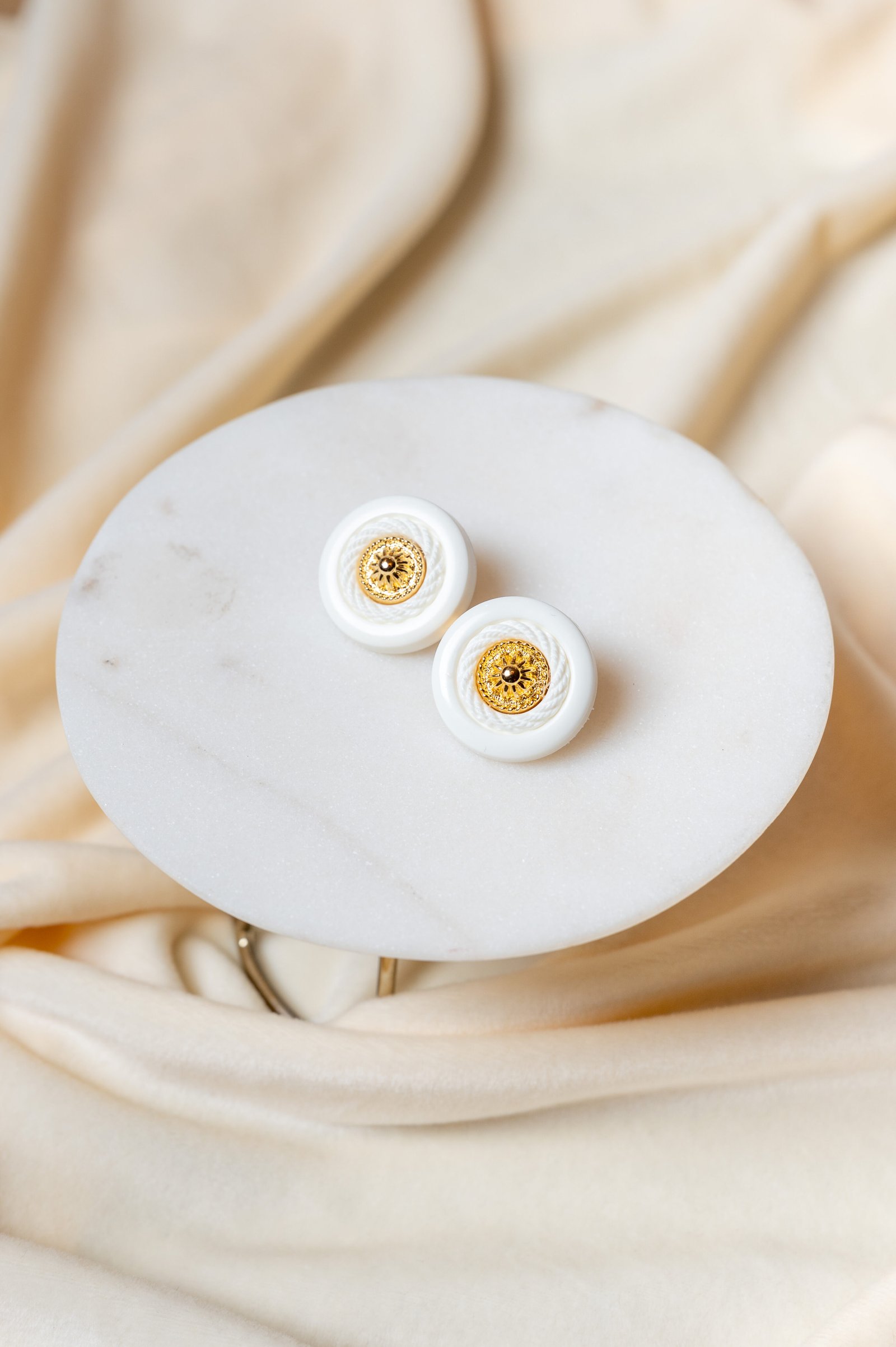 WHITE MIST EARRINGS