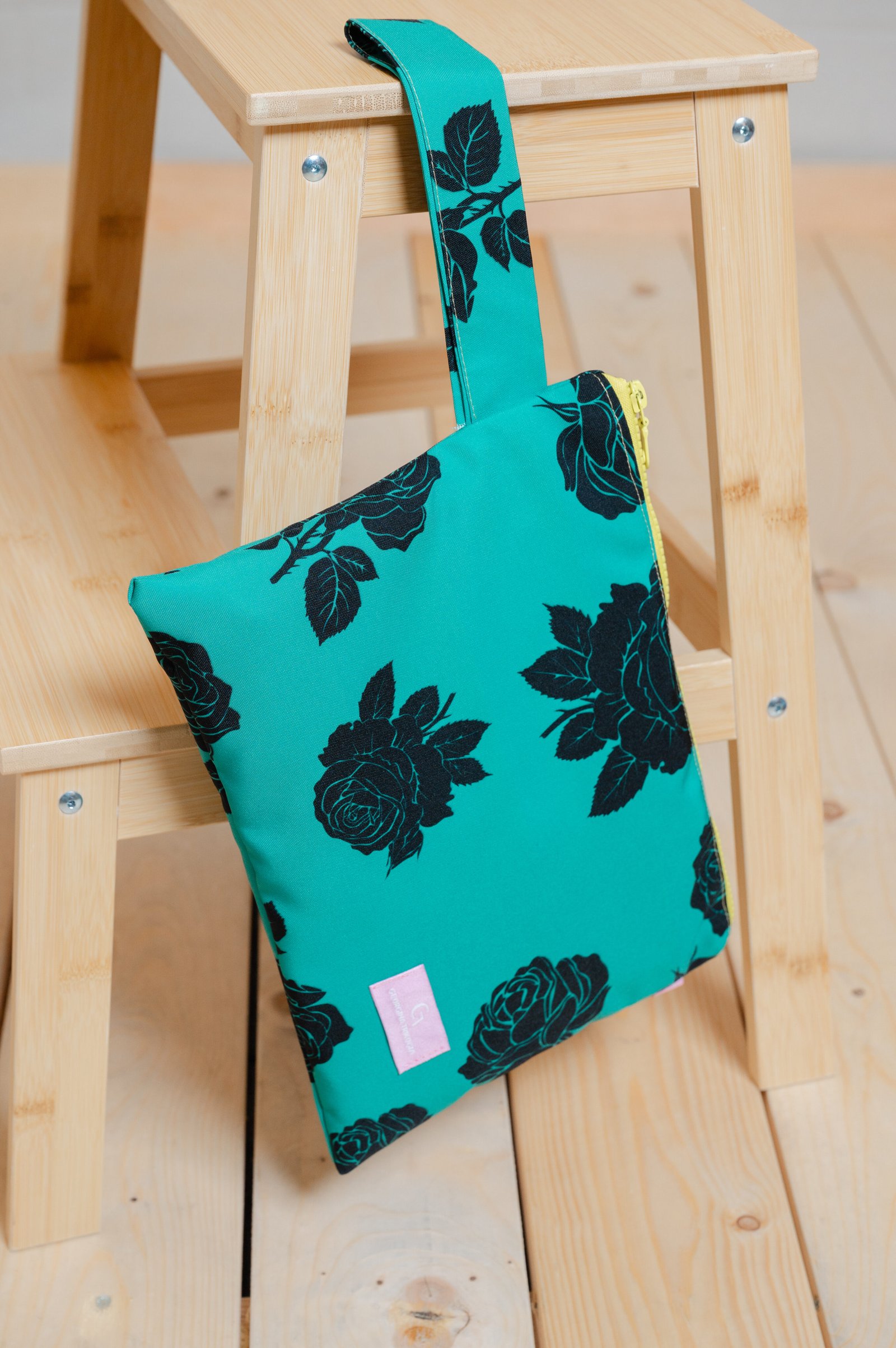 BLACK JULIET POUCH BAG
