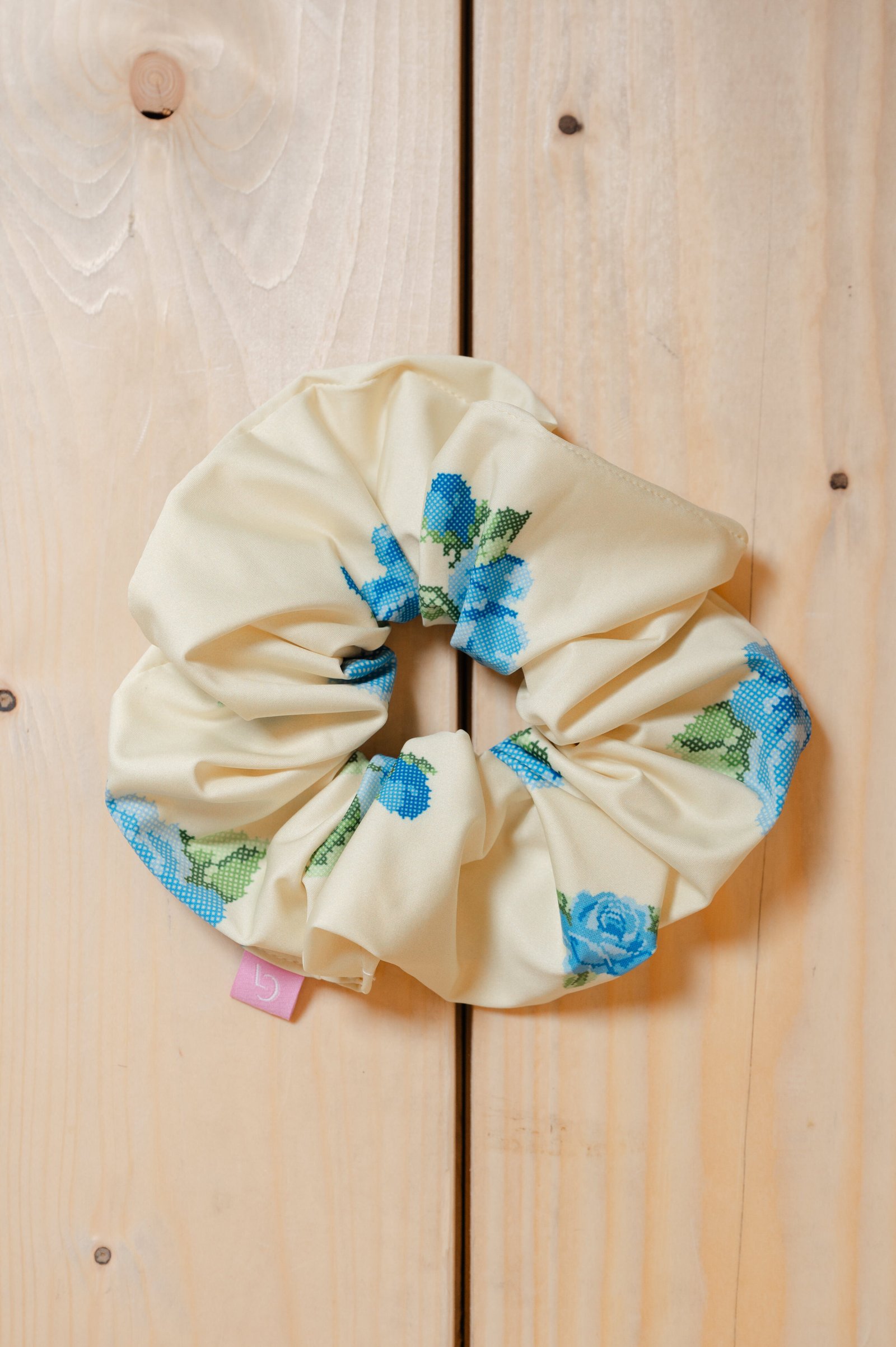 DAPHNE SCRUNCHIE